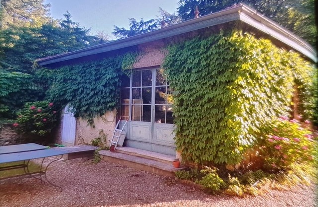 Small independent house in park