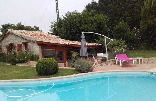 Small independent house with pool