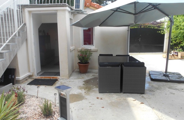 Small maisonnette studio near downtown Lyon