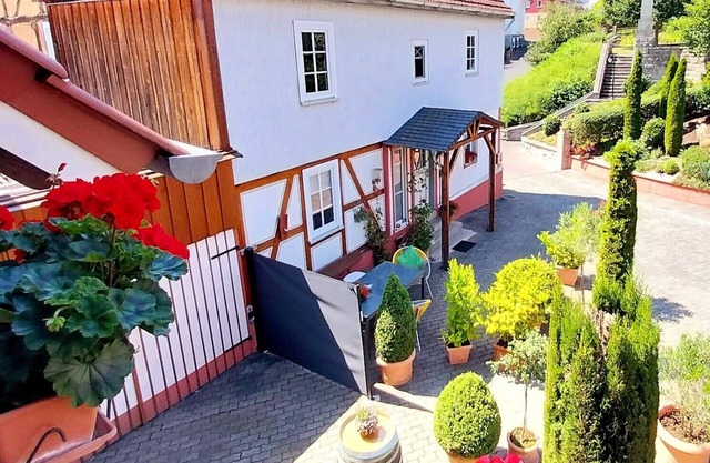 Small, narrow, lovingly renovated half-timbered house in the heart of Waldhessen