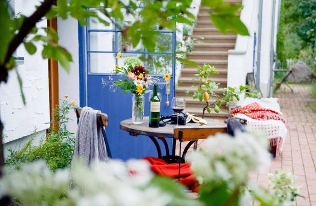 Small romantic apartment with sauna, garden, pool