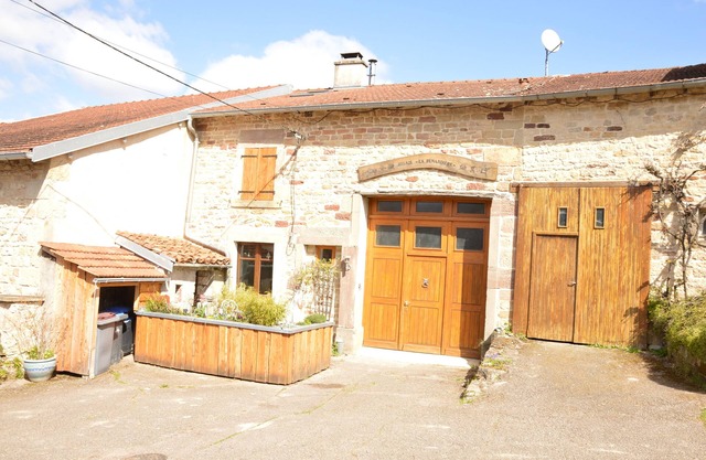 Small rustic cottage with terrace u. Hochgarten in outskirts
