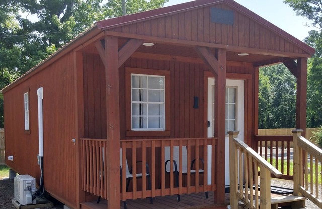Small town Cabin in center of Tri Peaks River Valley