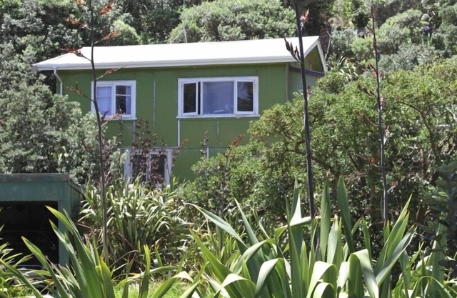 Small Traditional Family Bach within walking distance to beach.