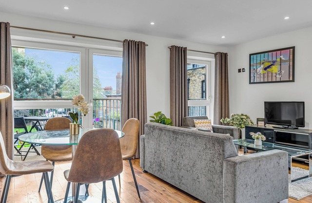 Smart and sophisticated Shoreditch Square serviced apartments for your stay.