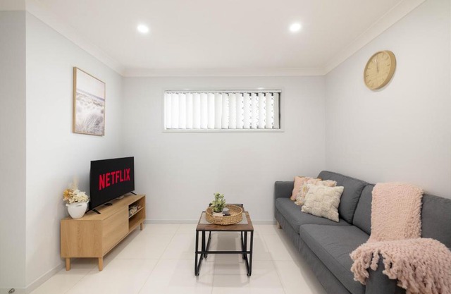 Smart Suites Self Check-in Apartments - N Freney