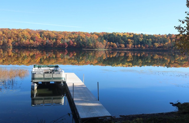Smith Lake Cabin with Pontoon 3 Miles from Town