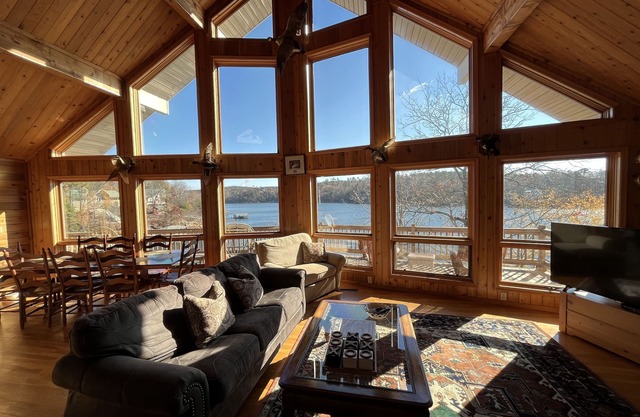 Smith Lake Family Getaway - Amazing Views, Kayaks & Game Room