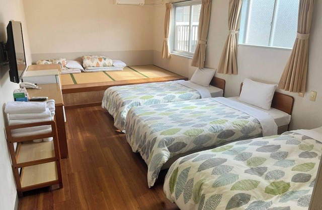 Smoking allowed JapaneseWestern room for groups/Nago Okinawa