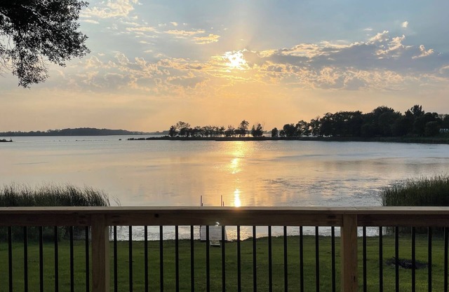 S’more Sunsets on Roy Lake. Spectacular deck views from this 2-bedroom cabin.