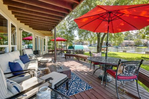 Snowbirds Welcome Lakefront Montgomery Home
