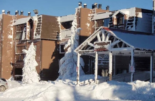 Snowcrest 1 Bedroom Condo . game room, hot tubs, & laundry in building