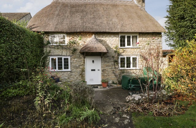 SNOWDROP COTTAGE, family friendly, with open fire in Milborne Port