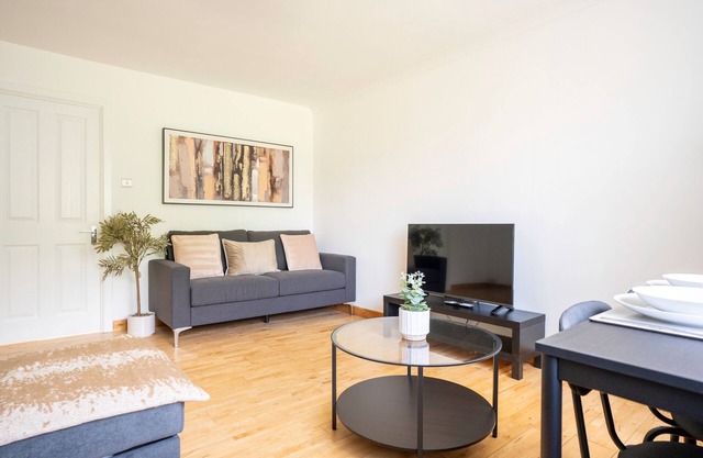 Snug Modern Home in Livingston