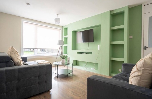 Snug Modern Home in Livingston