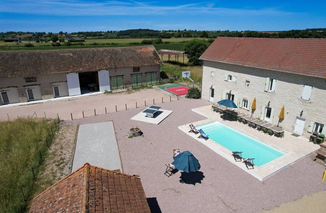 So Villa Domaine de Vaux (03) - Heated pool - Beach volleyball - 2h from Lyon - 45p.