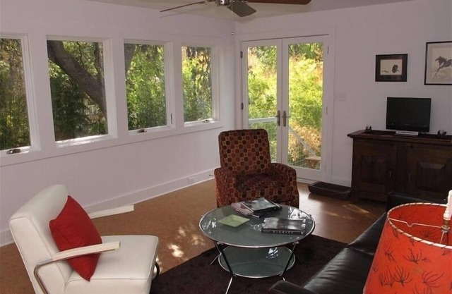 Soco - Secluded 2 Bedroom Studio