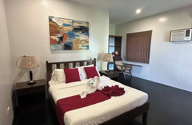 Solaj 4 bedroom resort with WiFi, AC in Zamboanguita near Apo Island and Dauin