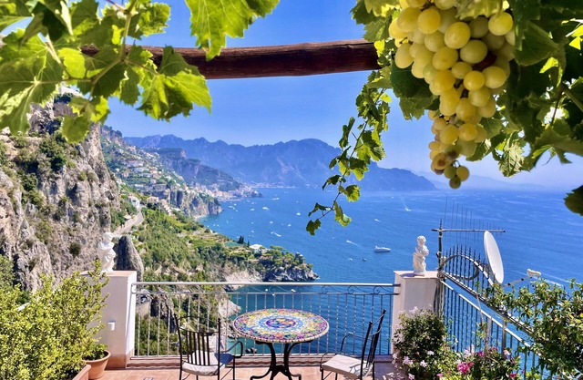 SOLELUNA apartment with terrace with amazingr sea views.