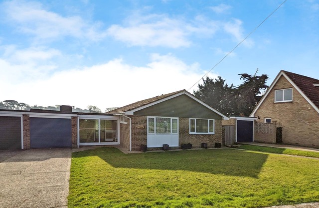 Solent View - a bungalow that sleeps 6 guests in 3 bedrooms