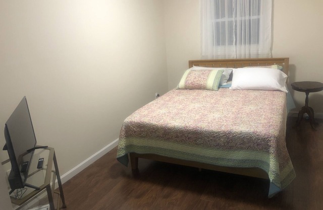 Solon Ohio. private room. private entrance