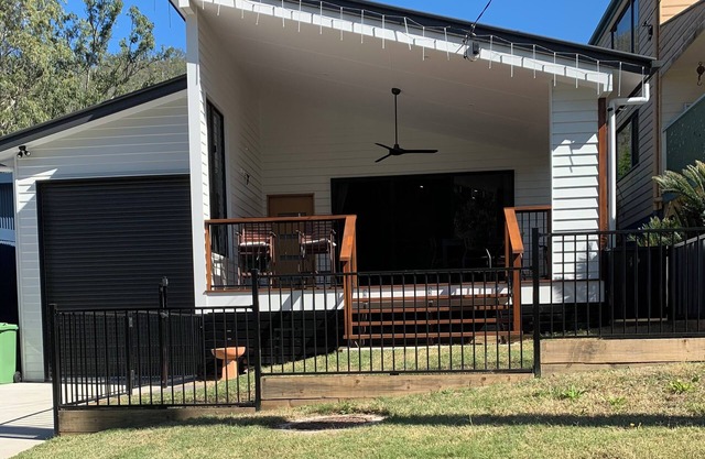 Somerplace at Somerset Village, Somerset Dam. Sleeps 8.
