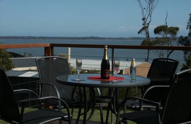 Somers Holiday accommodation with stunning balcony seaviews and private garden