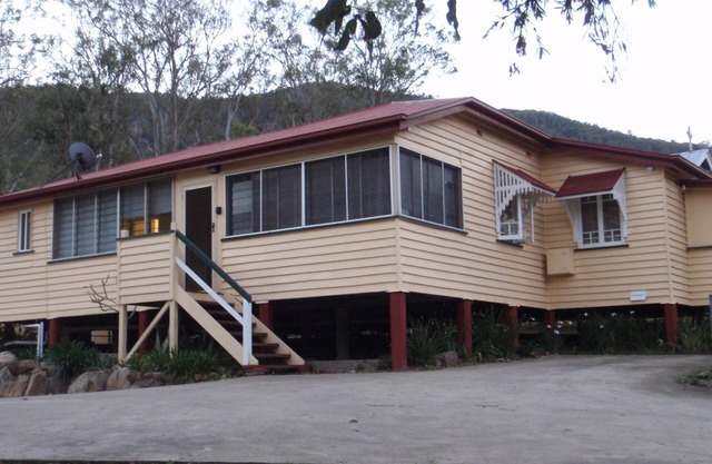Somerset Dam Accommodation - The Lock Up