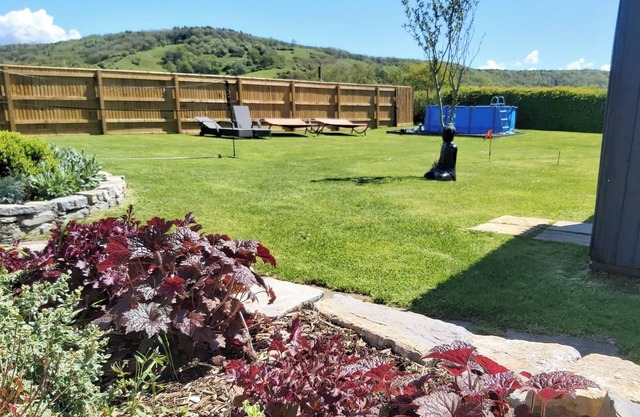 Somerset, detached cottage, large enclosed garden, outdoor dining, pet friendly!