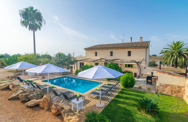 SON INDIOT - Beautiful country house for 10 people with private pool. Free WIFI.