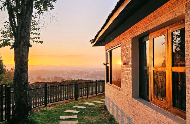 Songs of the Nilgiris: Cozy 3B Retreat, Breathtaking Views & Peaceful Vibes