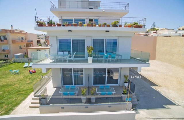 Sonja 3 apartment,pool,Beachfront,Chania