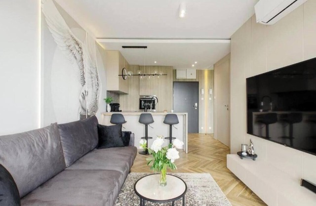 Soothing apartment with AC in charming Srodmiescie