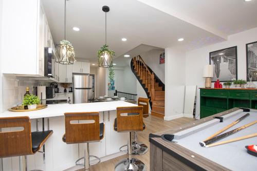 Sophisticated 4 Bedroom Duplex in the Heart of Midtown
