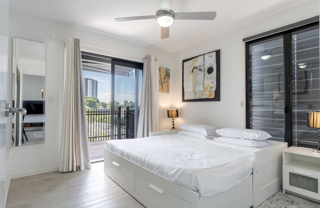 Sophisticated 2-Bed Home With Alfresco Dining