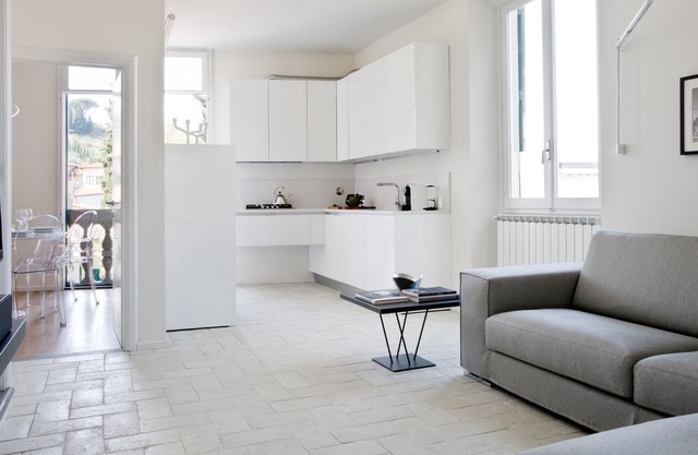 Sophisticated, spacious apartment a short walk away from the historic centre.