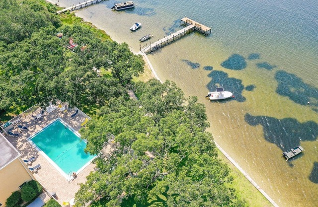 Soundside 2 Bedroom Condo - Pool & fishing dock