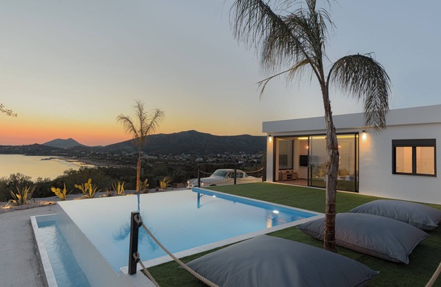 Sounio Black Villa