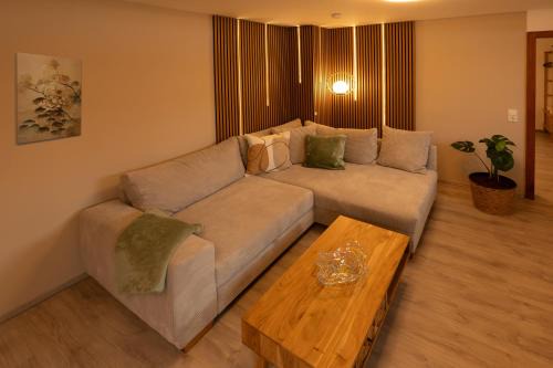 Souterrain Wohnung mit Parkplatz Nähe Phantasialand und Köln, Top Therme in Euskirchen, Eifel erleben