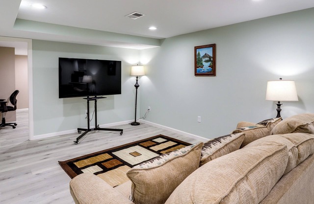South Bend Area Vacation Rental 8 Mi to Notre Dame