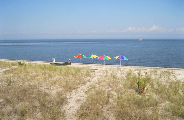 SOUTH BOWERS ISLAND -' DIRECT BEACHFRONT' -