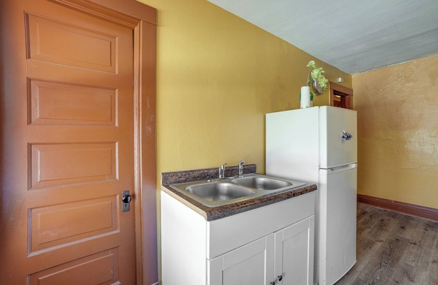 South Chicago Heights Apt: Pets Welcome!