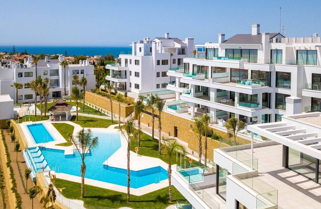 South-Facing Luxury Apartment | Santa Barbara Heights – by Mediterra Rentals