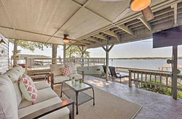 South Grand Lakefront w/Hot Tub, Dock & Game Room