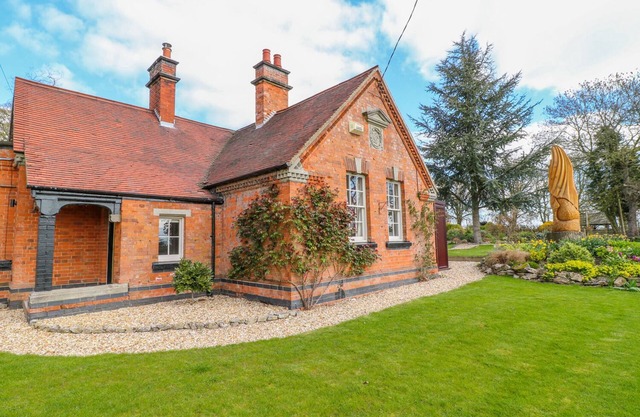 SOUTH LODGE - LONGFORD HALL FARM HOLIDAY COTTAGES in Ashbourne