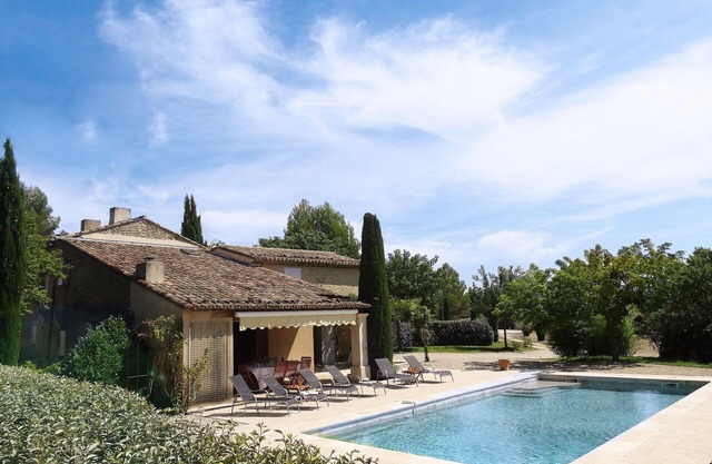 South Luberon, Mas du Perussier *, 6 people, swimming pool, property of 1 ha