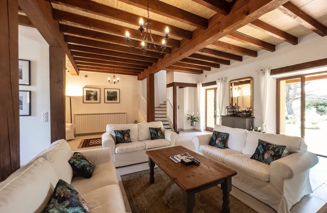 South of France: Luxury Stay on a Vineyard. Sleeps 6. Private Pool.