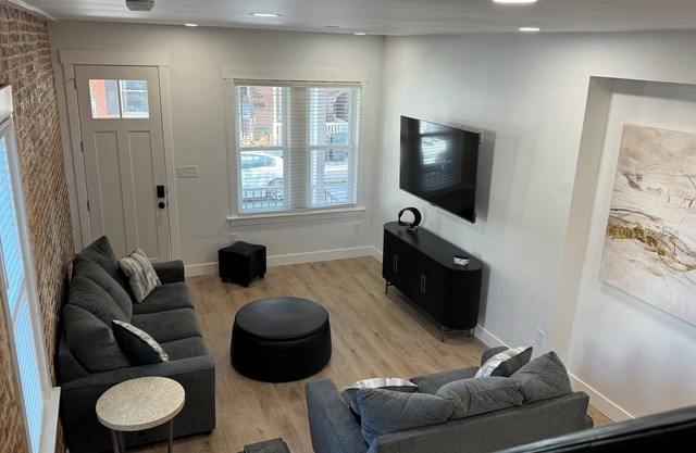 South Side Beauty. Newly renovated 4Br 2Bath, Central Air near downtown and Oaks