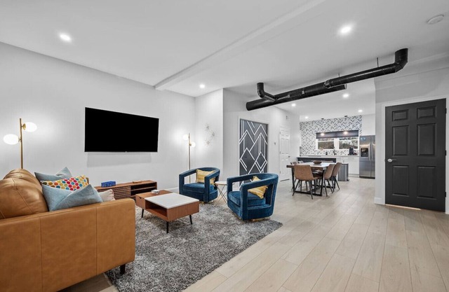 South Side Slopes Townhome | 3BR |Free Str Parking | City Views