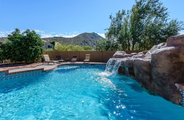 Southwest Style w/a Modern Touch-Pool, Hot-Tub, Views in Cave Creek!